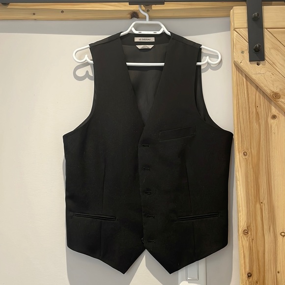 Black suit vest for sale. - Picture 1 of 2